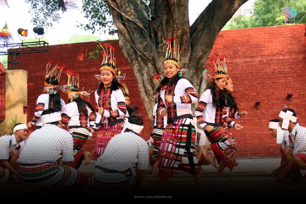 Discover Mizoram: A Fascinating Guide for Students and Explorers Mizoram Traditional Cheraw dance performance by Mizo men and women in colorful attire.